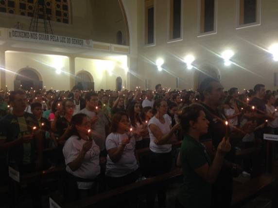 Chapecó tem cerimônia religiosa em homenagem às vítimas de acidente com voo da Chapecoense - foto 5