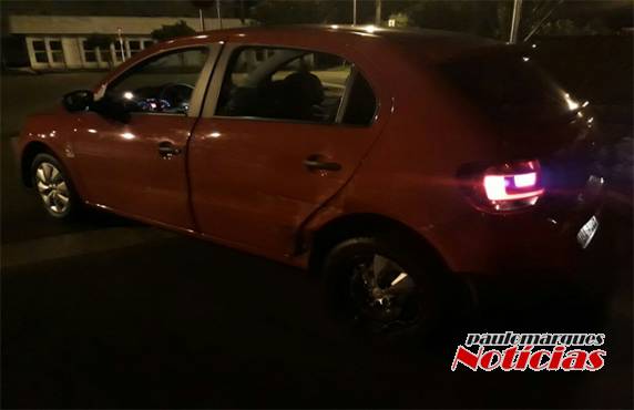 Motorista perde o controle de veículo bate em
outro carro e em um poste em Três de Maio - foto 3