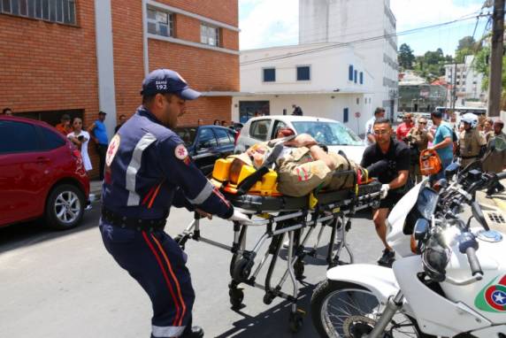 Motorista que invadiu calçadão e atropelou seis pessoas morre no hospital - foto 2