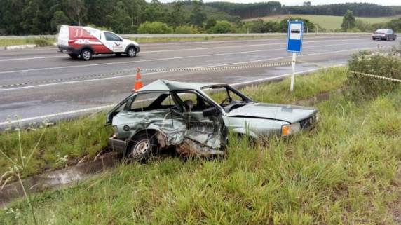 A colisão envolveu um Gol e uma Land Rover, na altura do km 378 da rodovia federal