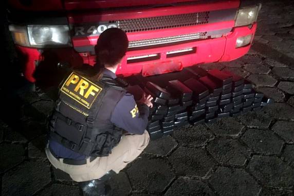 Ação conjunta PRF e Polícia Civil apreende 90 quilos de crack na BR 282 em Maravilha - foto 2