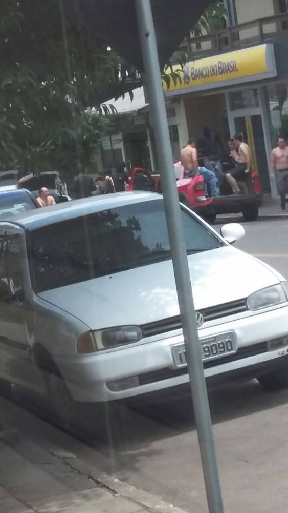 Refém é morto durante ataque a bancos em Arvorezinha - foto 4