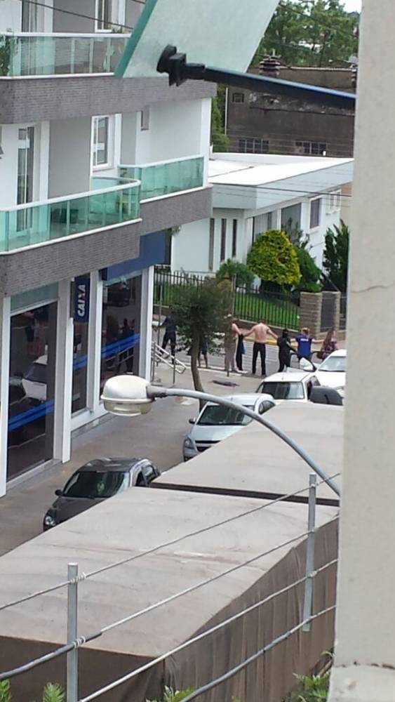 Refém é morto durante ataque a bancos em Arvorezinha - foto 6