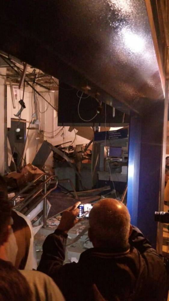 Criminosos fazem cordão humano com reféns e explodem banco em Encruzilhada do Sul - foto 4