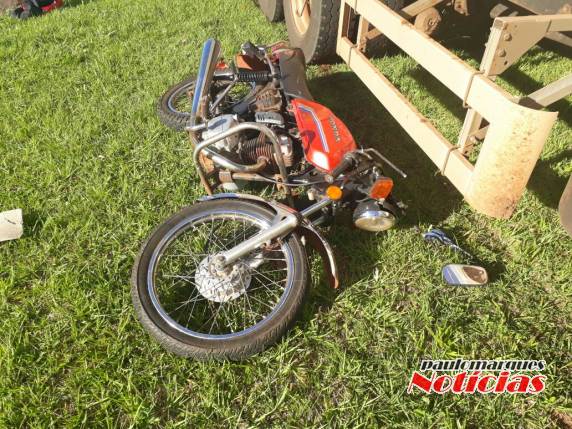 Mulher fica ferida em acidente entre moto e caminhão no trevo de Horizontina - foto 2