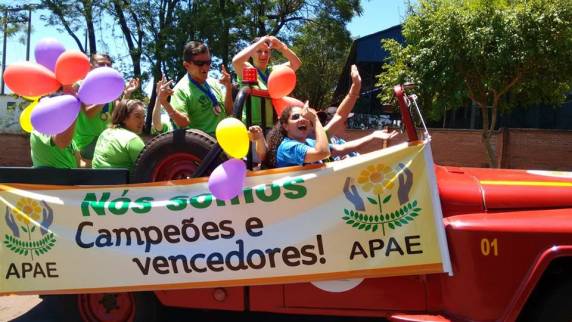 Os alunos da APAE de Três de Maio participam da XX Olimpíada Especial Estadual das Apaes-RS, classificando-se para as olimpíadas Nacionais