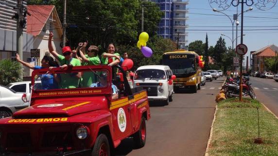 Grupo Antigos de Três de Maio participou do 6º
Encontro de Carros Antigos em Tuparendi - foto 6