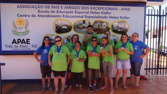 Grupo Antigos de Três de Maio participou do 6º
Encontro de Carros Antigos em Tuparendi - foto 7