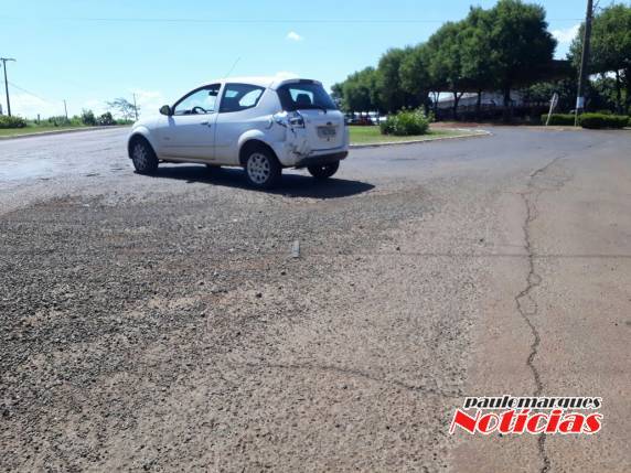 Colisão com danos materiais no trevo da RS 342 em Três de Maio - foto 2