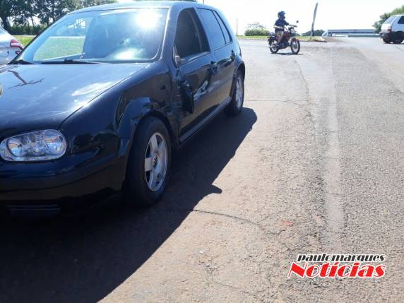 Colisão com danos materiais no trevo da RS 342 em Três de Maio - foto 3