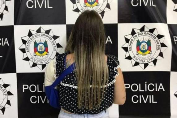 Vídeo mostra momento em que
criminosos atiram contra Fórum para matar juíza em Marau - foto 2