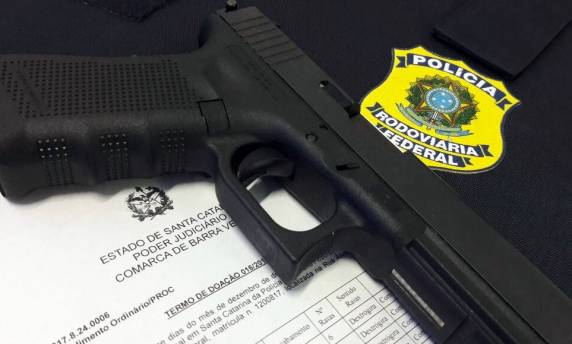Dez pistolas apreendidas na BR 101 durante a Operação Independência são doadas à PRF - foto 2