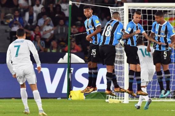 Português marcou o único gol da partida em cobrança de falta