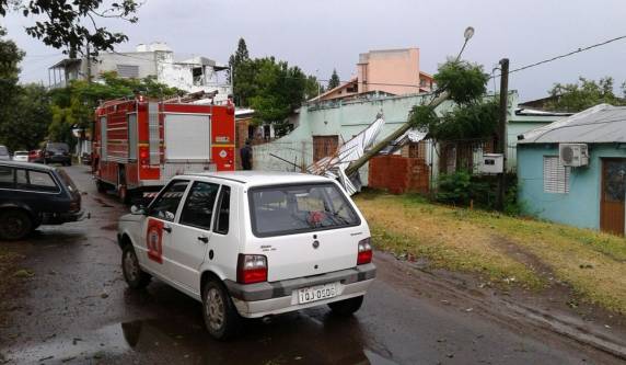 Frente fria entrou no estado pela Fronteira Oeste na manhã deste domingo (17) e deve se 

espalhar pelo estado, conforme previsão. Defesa Civil monitora municípios