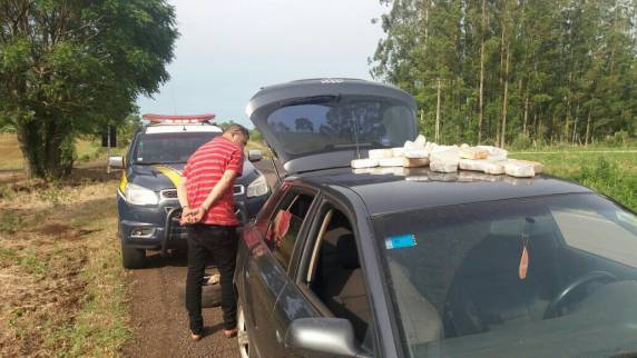 PRF prende homem com cerca de
150Kg de maconha na BR 158 em Cruz Alta - foto 2
