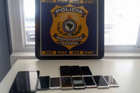 Três homens são presos com 11 celulares recém-furtados após
abastecer sem pagar na BR 101 em Biguaçu - foto 3