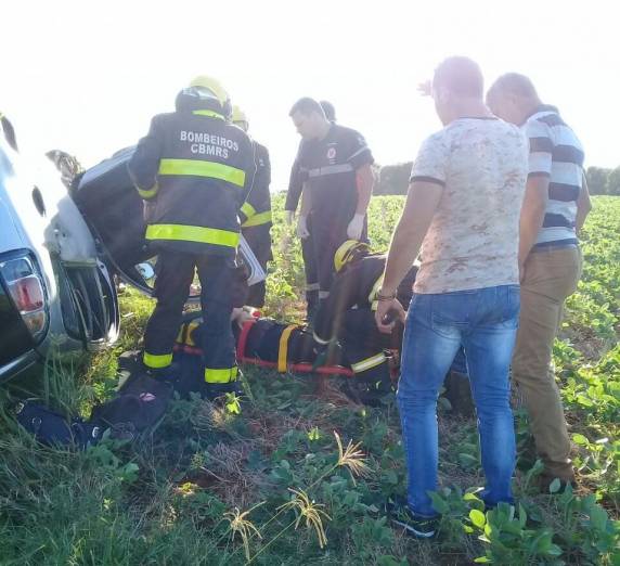 Capotagem de veículo resulta em uma mulher
ferida na RS 342 em Ijuí - foto 2