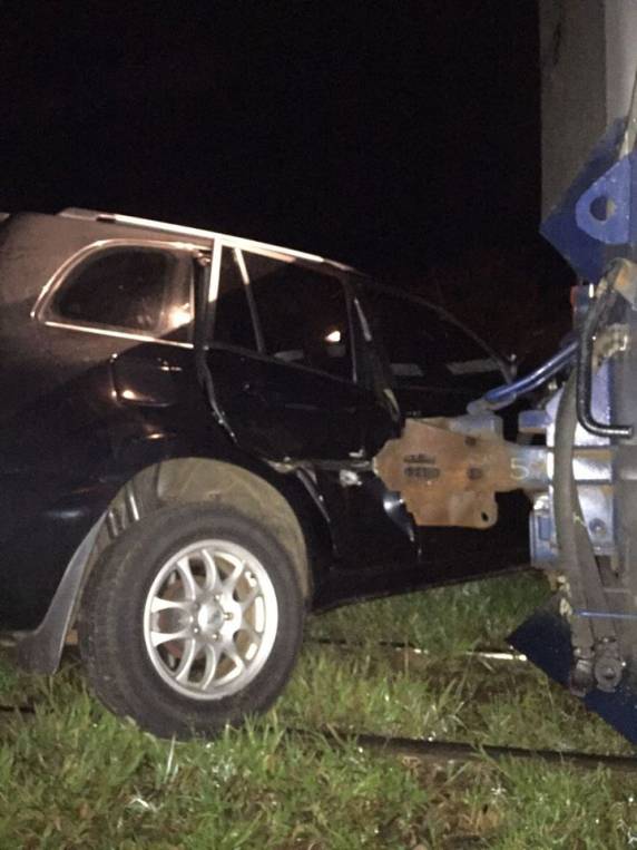 Veículo se envolve em acidente com
trem em Cruz Alta - foto 5