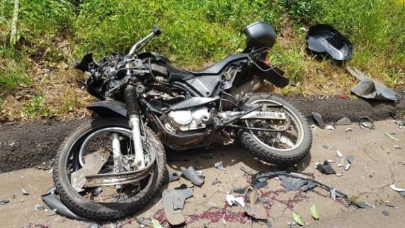 Ainda nesta quinta-feira (21), um homem de 28 anos morreu em outro acidente envolvendo um carro e um caminhão
