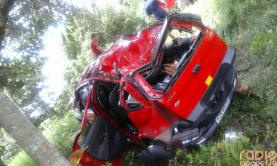 Acidente na BR 285 deixa mulher presa as ferragens em Vitória das Missões - foto 3
