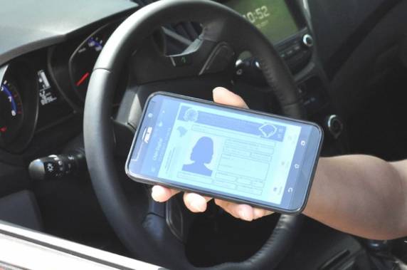Serviço funciona por meio de aplicativo gratuito para smartphones e tem 

adesão opcional. Antes de baixar o app, condutor deve ter dados cadastrados na base do Denatran