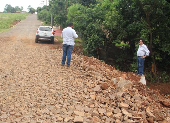 Prefeito vistoria obras na Avenida Medianeira - foto 3