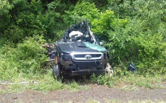 Vítimas são o condutor e uma passageira da caminhonete. Colisão 

aconteceu por volta do meio-dia deste sábado (23), na altura do km 198 da rodovia
