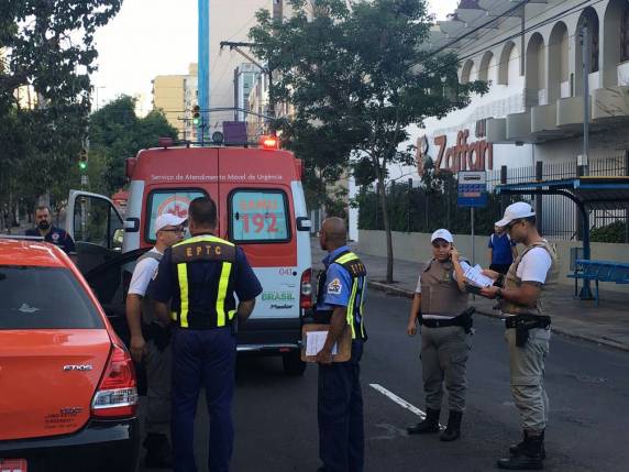 Acidente entre dois carros deixa seis feridos em Porto Alegre - foto 3