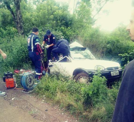 Colisão frontal envolve automóvel e ônibus na RS 307 em Santa Rosa - foto 3