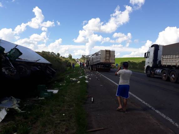Acidente causa transtornos na BR 158 em Cruz Alta - foto 2