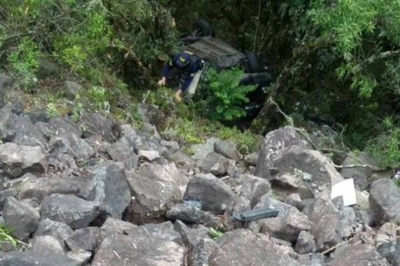 Segundo a PRF, veículo estava desaparecido desde domingo e foi localizado em trecho de difícil acesso