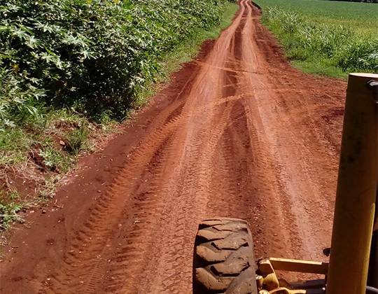Secretaria de Obras recupera estradas no
interior de Três de Maio - foto 2