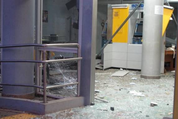 Grupo armado explode agências bancárias em Butiá - foto 7