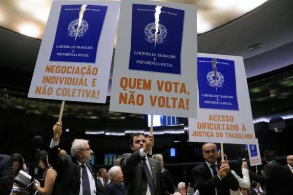 MP que visa a ajustar as mudanças trabalhistas aprovadas em novembro recebe quase 1 mil emendas que propõem diversas alterações, incluindo 

a revogação da lei. Além disso, há pelo menos 15 ações no STF que contestam trechos das modificações