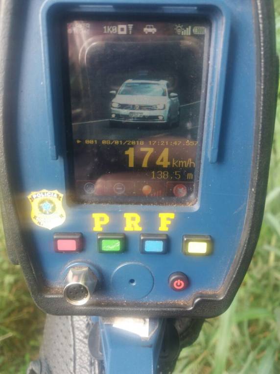 PRF flagra veículo argentino a 174 km/h na BR 285 em Panambi - foto 3