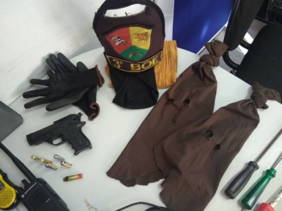 BOE prende foragido dentro do armário e recupera carro roubado em Passo
Fundo - foto 2