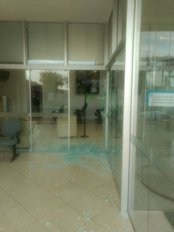 Ladrões arrombam dois bancos em Sede Nova e loja da Quero Quero em Humaitá - foto 2