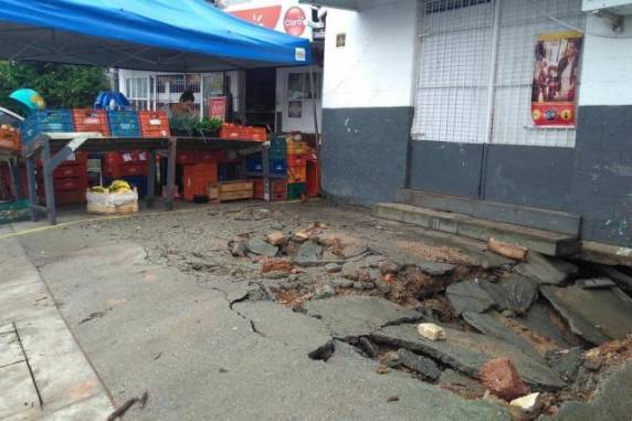 Temporal causa deslizamentos e alagamentos em bairros do sul e leste da Ilha - foto 3
