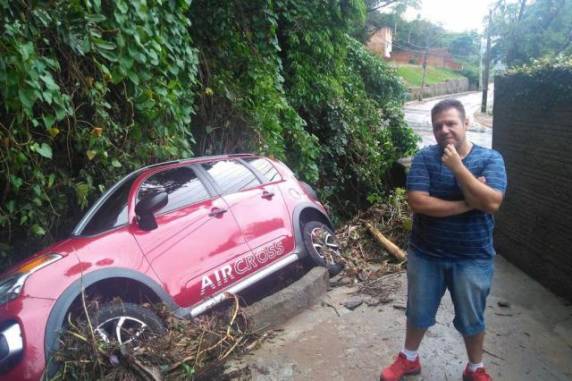 Temporal causa deslizamentos e alagamentos em bairros do sul e leste da Ilha - foto 4