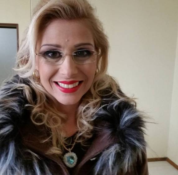 Renata Delta era separada e tinha um filho adolescente, que morava com ela