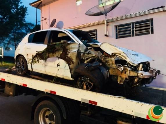 A vítima foi jogada para fora do veículo durante o capotamento
