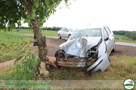 Acidente entre dois carros na RS 163 entre Tenente Portela ? Vista Gaúcha - foto 3