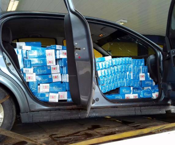 Mais de 10 mil maços de cigarros
contrabandeados são apreendidos na BR 158 em Cunha Porã - foto 3