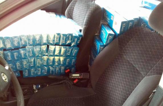 Mais de 10 mil maços de cigarros
contrabandeados são apreendidos na BR 158 em Cunha Porã - foto 4