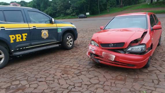 Os dois motoristas envolvidos estavam sob efeito de álcool. Um deles foi preso.