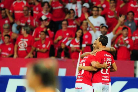 Time de Odair Hellmann larga com três pontos no Estadual