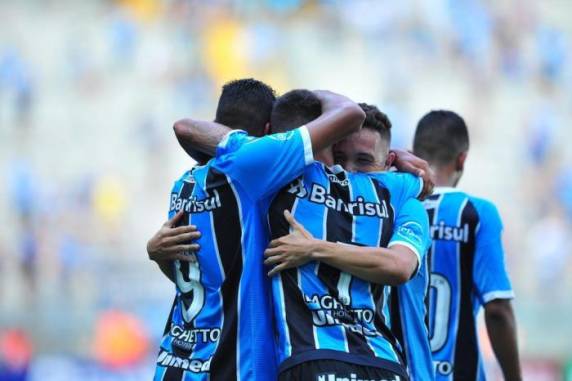 Em jogo de oito gols, Grêmio sofre virada e perde para o Caxias - foto 2