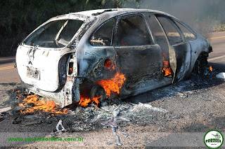 Veículo pega fogo na RSC-472 em Tenente Portela - foto 3