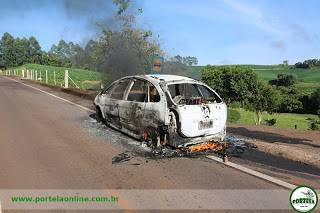 Veículo pega fogo na RSC-472 em Tenente Portela - foto 4