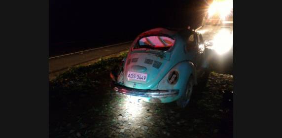 Fusca capota, condutor foge e caroneiro é preso na BR 282 em Xaxim - foto 2